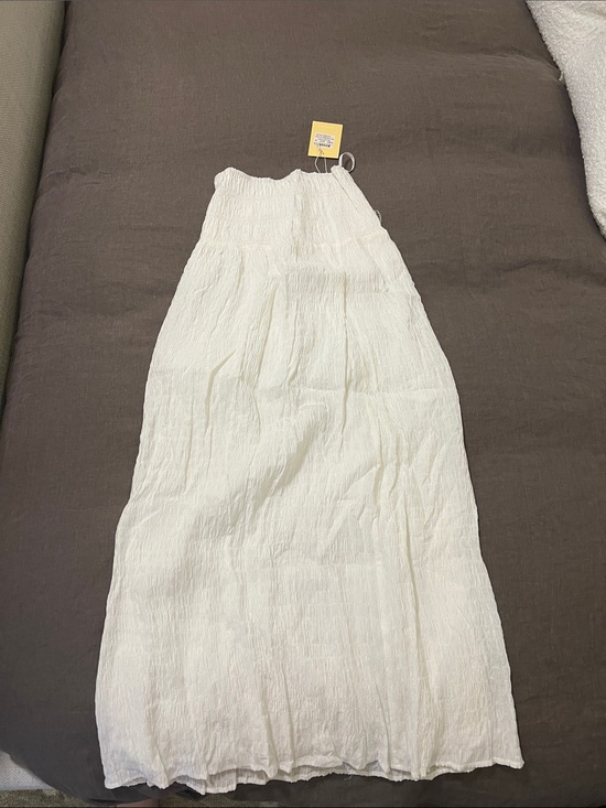 Charlie Holiday Dresses & Skirts - Charlie Holiday White Crinkled Maxi Skirt